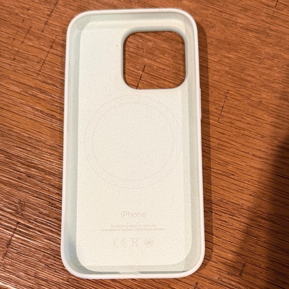 Apple “Aquamarine” iPhone 16 Pro Silicone Case with MagSafe and Camera Control - Picture 2 of 5